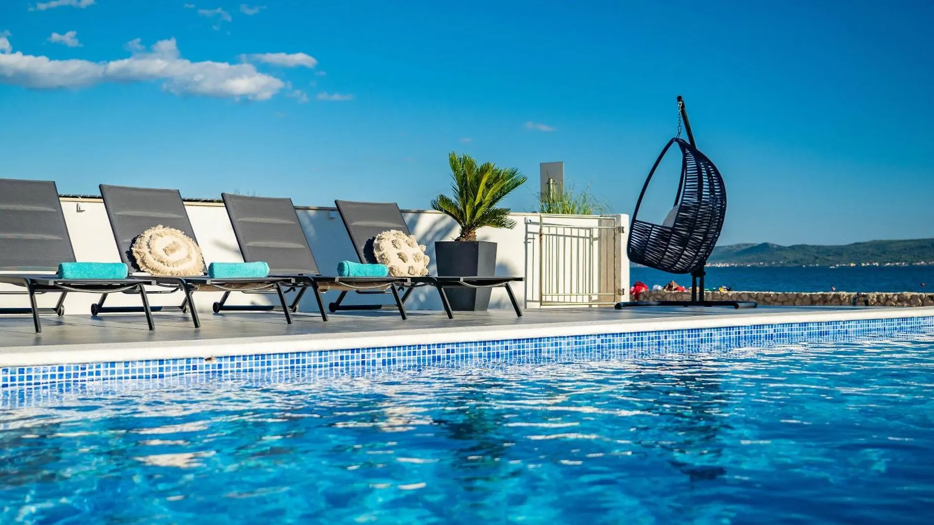 Seaside Luxury Villa With A Swimming Pool Sukosan, Zadar - 22250